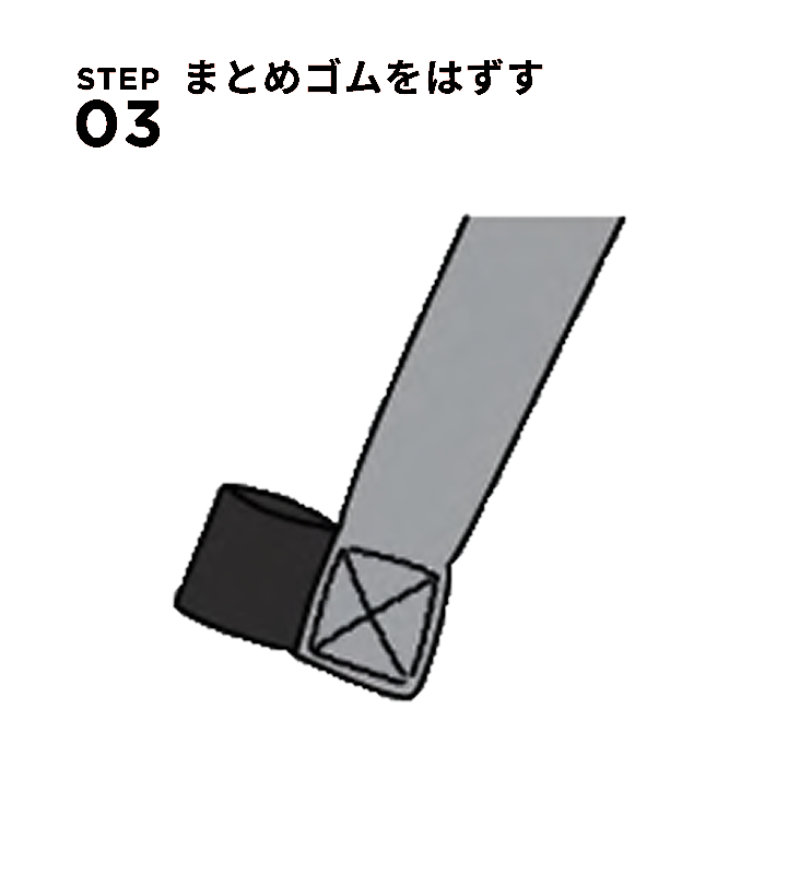 左右のフードストラップを、スナップに留めます
